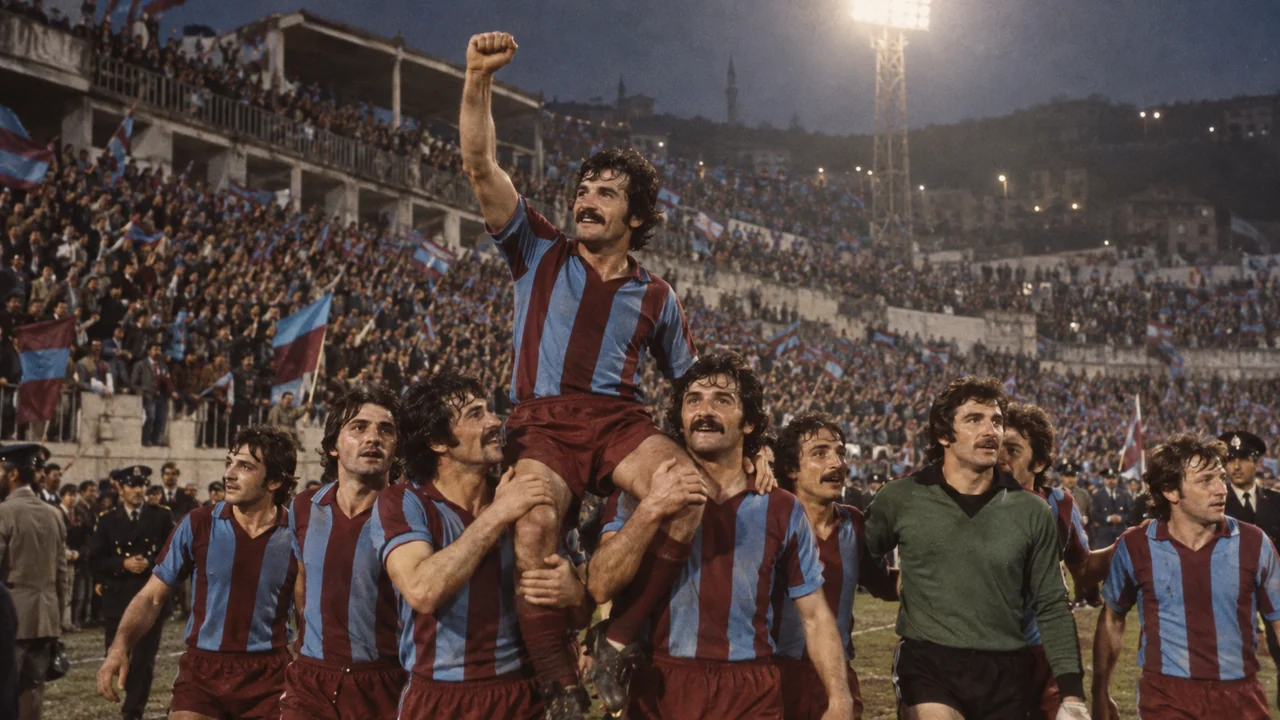 Bordo-mavi formalı futbolcuların tribünler önünde şampiyonluk kutlaması