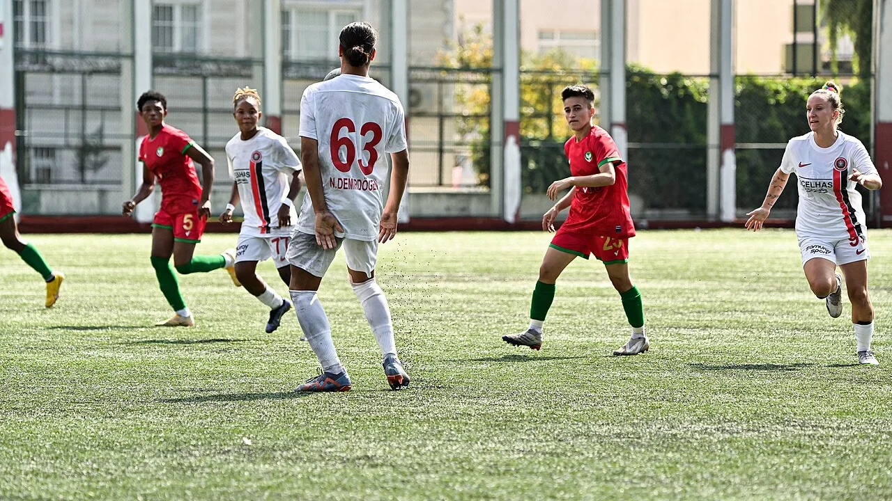 Diyarbakır’da İlk Pas, İkinci Top ve Soğukkanlılık: Amedspor–Trabzonspor Maç Önü Analizi
