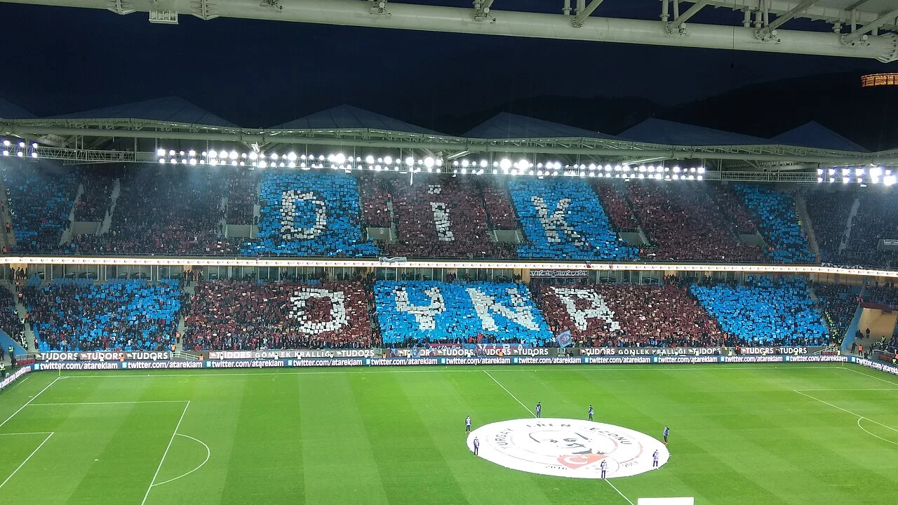 Fırtınanın Öz Evladı: Fatih Tekke ve Bordo-Mavili Renklere Adanmış Bir Ömür
